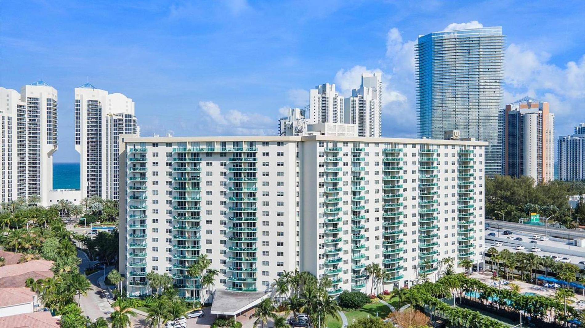 Ocean Reserve Luxury Condos Across From Sunny Isles Beach 迈阿密海滩 外观 照片