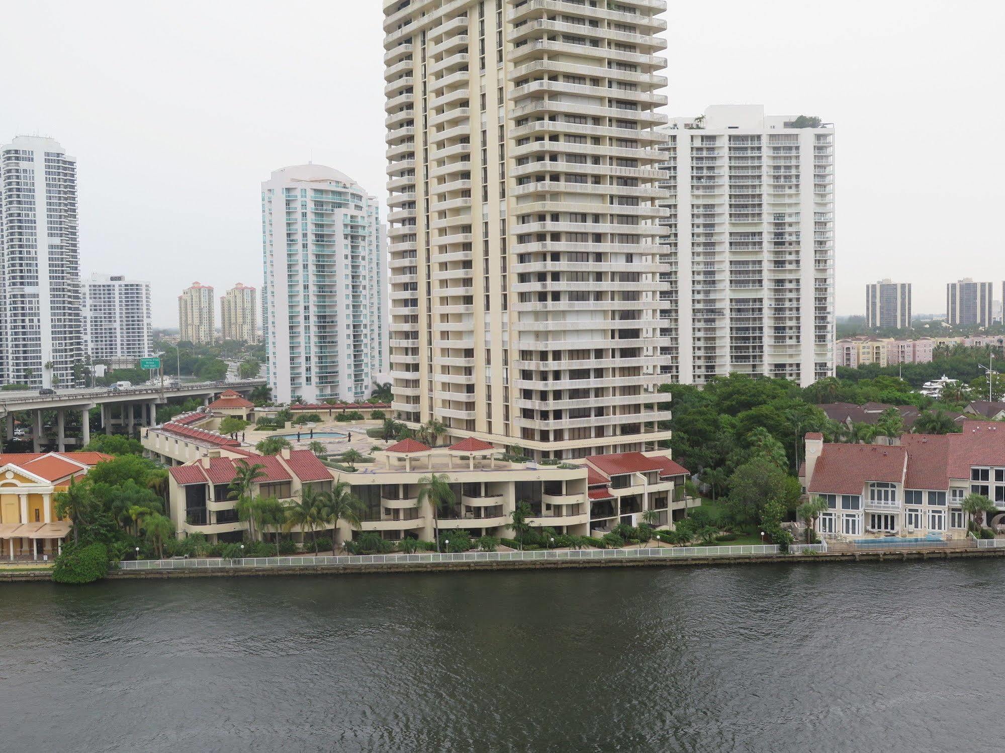 Ocean Reserve Luxury Condos Across From Sunny Isles Beach 迈阿密海滩 外观 照片